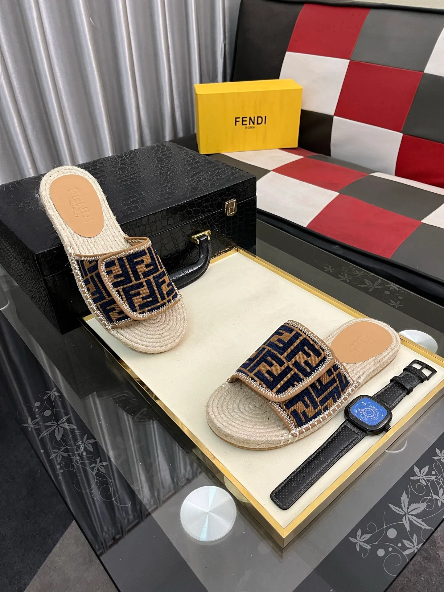 Men's shoes💰320⌚️⌚️[FENDI~Fendi slippers] High-end men's shoes brand official website 1:1 latest masterpiece: original mold customization, fabrics made of imported original materials, upgraded outsole, lighter, top quality in the market, simple and tasteful, a must-have for fashionistas, fashion is at your feet, full of confidence, the same style at the counter👍The season of summer slippers is here. Yardage: 38-44. Can be customized45.46.47